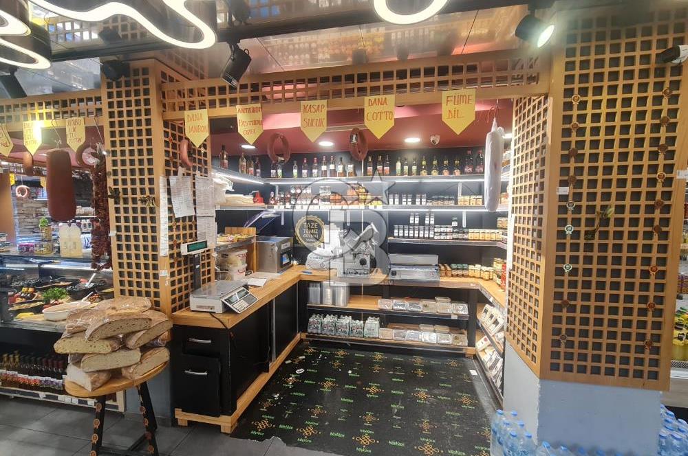 Acıbadem caddesi üzerinde devren kiralık şarküteri