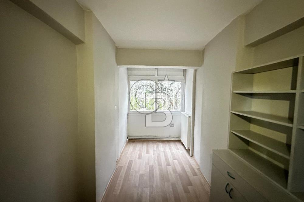 Bornova Kazım Dirik'te Tadilatlı 3+1 Kiralık Daire (125m²)