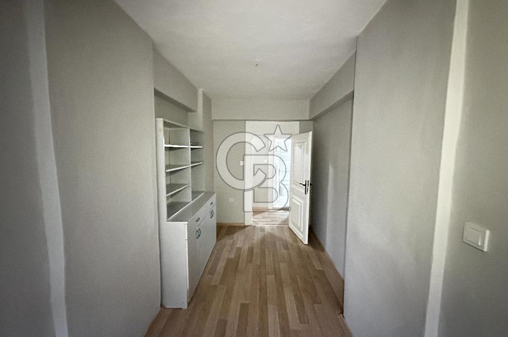 Bornova Kazım Dirik'te Tadilatlı 3+1 Kiralık Daire (125m²)