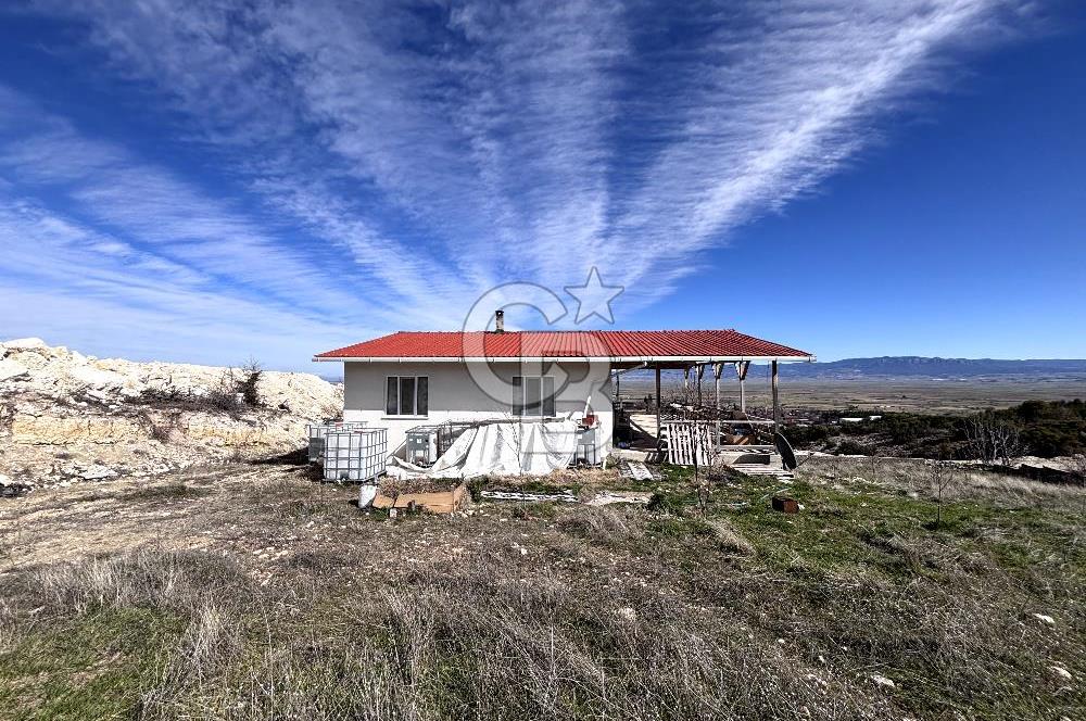 Çal İsabey Mahallesinde 1575 M2 Arsa İçinde 70 m2 Satılık Ev