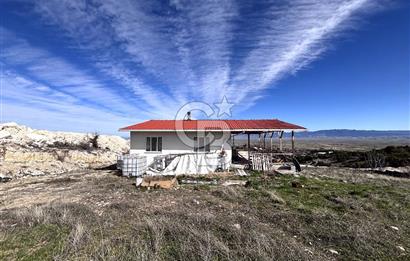 Çal İsabey Mahallesinde 1575 M2 Arsa İçinde 70 m2 Satılık Ev