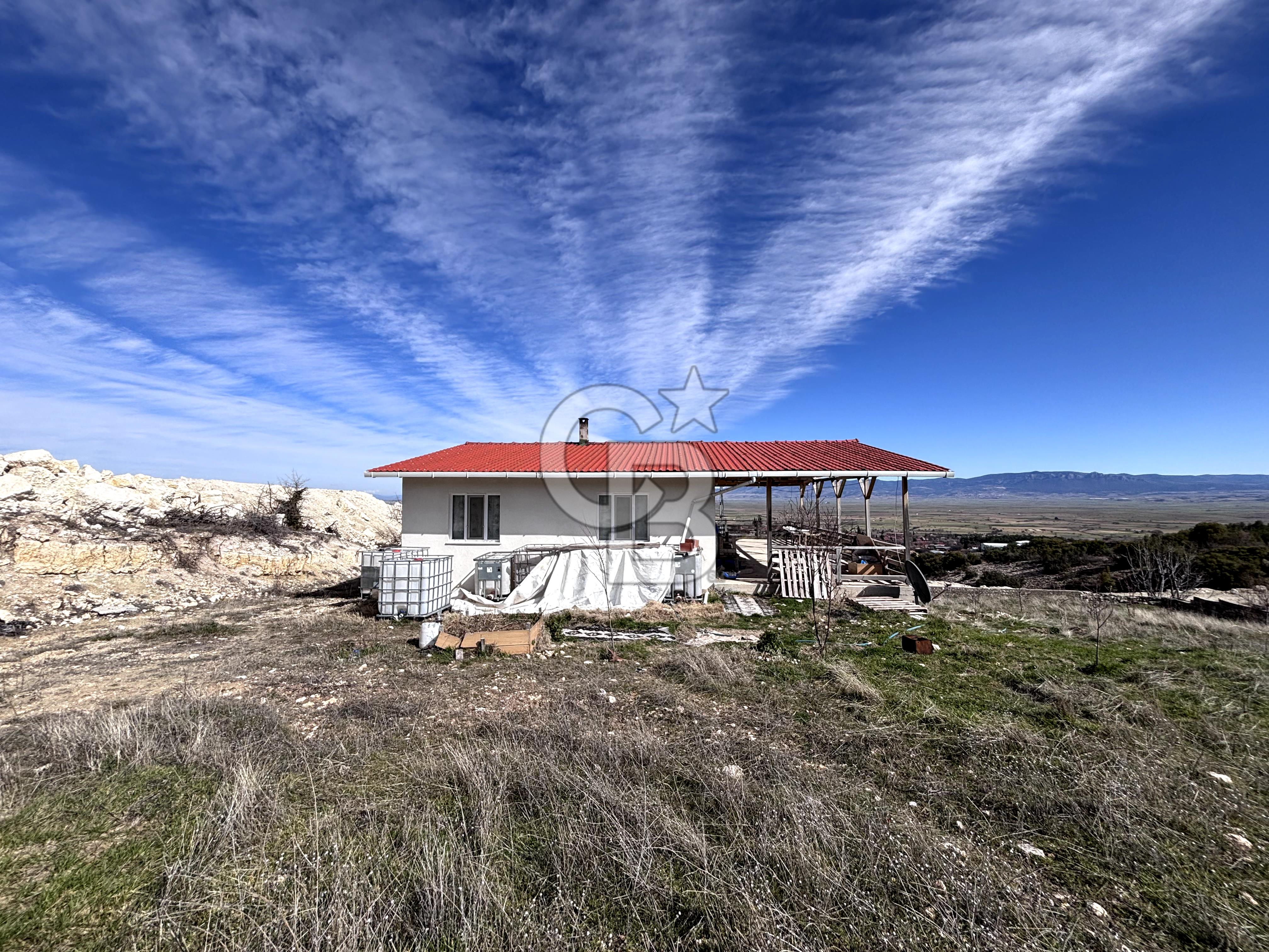 Çal İsabey Mahallesinde 1575 M2 Arsa İçinde 70 m2 Satılık Ev