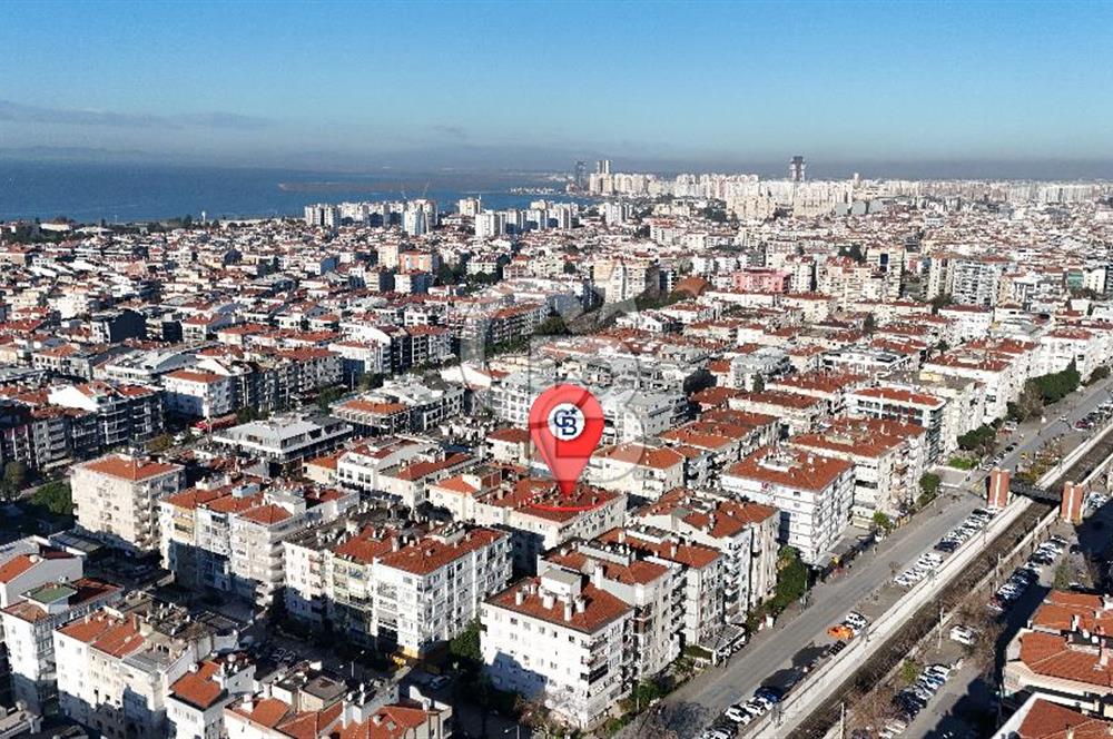 Bostanlı Şehitler Bulvarı Yakını Geniş Bahçeli 3+1 Satılık Daire