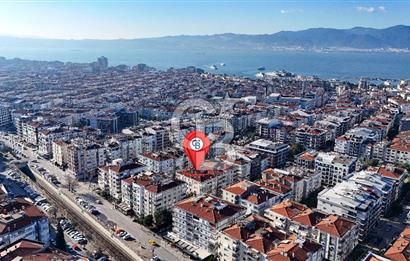 Bostanlı Şehitler Bulvarı Yakını Geniş Bahçeli 3+1 Satılık Daire