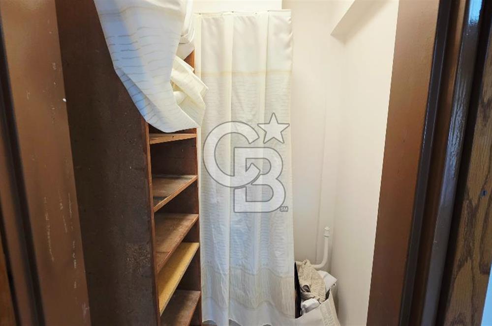 Karşıyaka Bostanlı Muharrem Candaş Sokak Kiralık 3+1 Daire