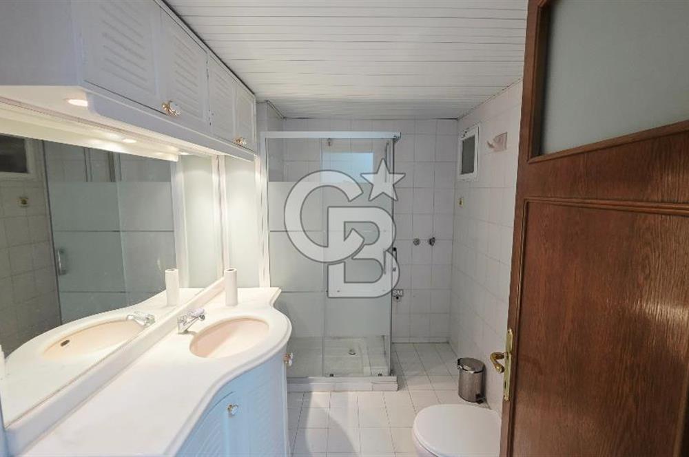 Karşıyaka Bostanlı Muharrem Candaş Sokak Kiralık 3+1 Daire
