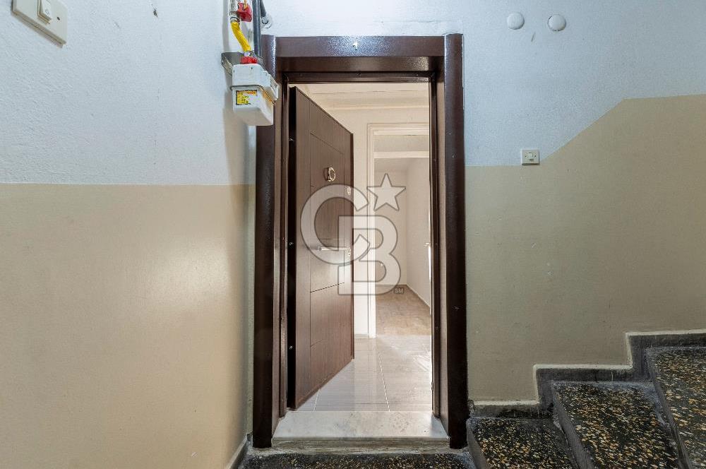 Bostanlı Şehitler Bulvarı Yakını Geniş Bahçeli 3+1 Satılık Daire