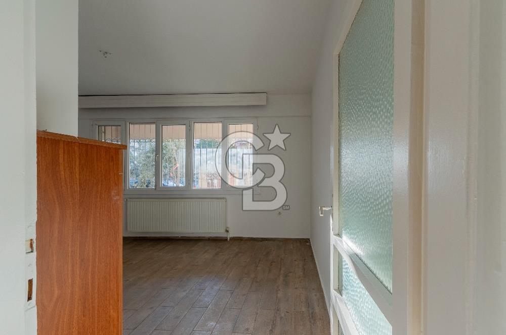 Bostanlı Şehitler Bulvarı Yakını Geniş Bahçeli 3+1 Satılık Daire