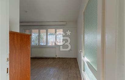 Bostanlı Şehitler Bulvarı Yakını Geniş Bahçeli 3+1 Satılık Daire