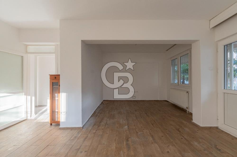 Bostanlı Şehitler Bulvarı Yakını Geniş Bahçeli 3+1 Satılık Daire