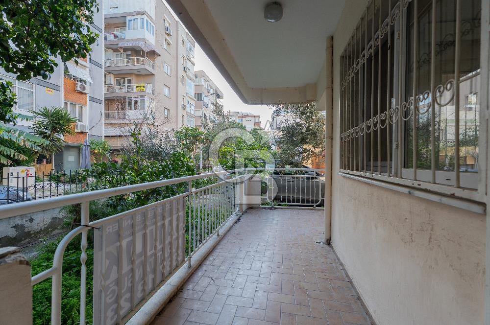 Bostanlı Şehitler Bulvarı Yakını Geniş Bahçeli 3+1 Satılık Daire