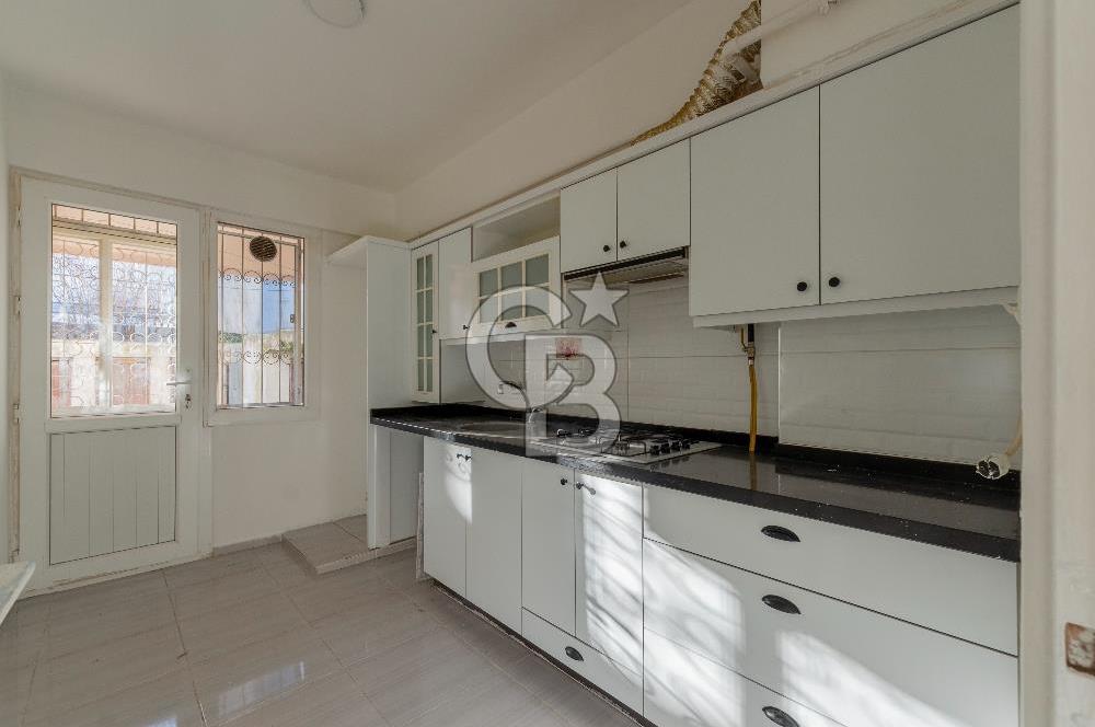 Bostanlı Şehitler Bulvarı Yakını Geniş Bahçeli 3+1 Satılık Daire