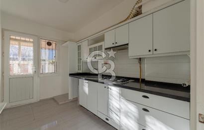 Bostanlı Şehitler Bulvarı Yakını Geniş Bahçeli 3+1 Satılık Daire