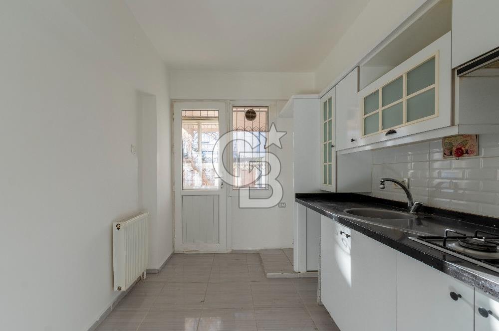 Bostanlı Şehitler Bulvarı Yakını Geniş Bahçeli 3+1 Satılık Daire