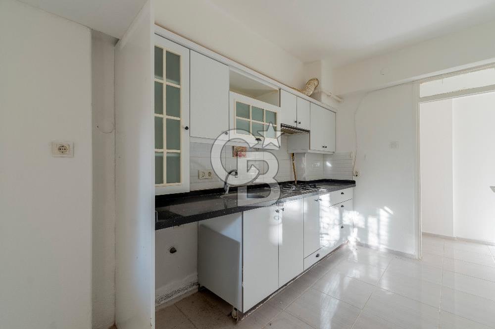 Bostanlı Şehitler Bulvarı Yakını Geniş Bahçeli 3+1 Satılık Daire