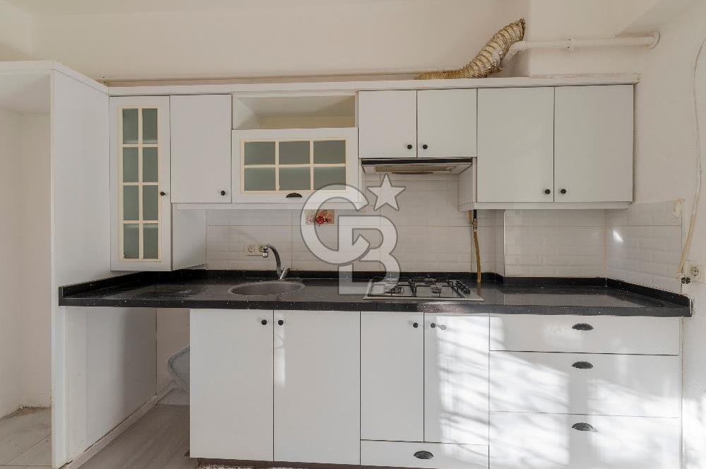 Bostanlı Şehitler Bulvarı Yakını Geniş Bahçeli 3+1 Satılık Daire