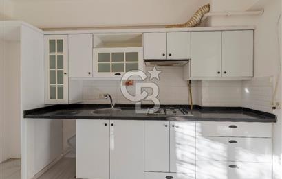 Bostanlı Şehitler Bulvarı Yakını Geniş Bahçeli 3+1 Satılık Daire