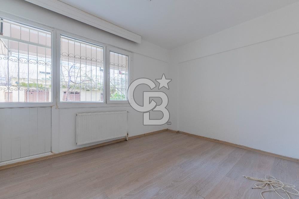 Bostanlı Şehitler Bulvarı Yakını Geniş Bahçeli 3+1 Satılık Daire