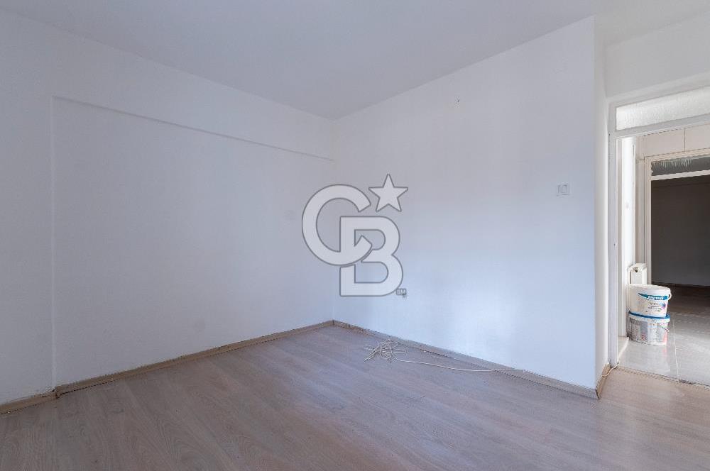 Bostanlı Şehitler Bulvarı Yakını Geniş Bahçeli 3+1 Satılık Daire