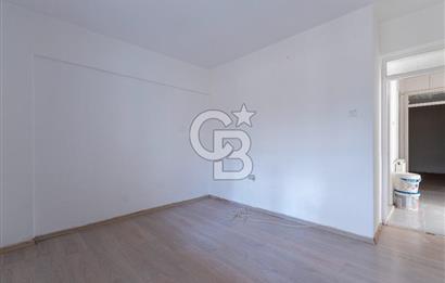 Bostanlı Şehitler Bulvarı Yakını Geniş Bahçeli 3+1 Satılık Daire