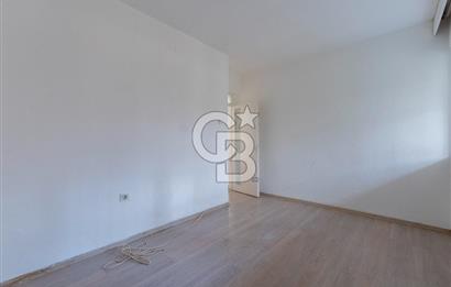 Bostanlı Şehitler Bulvarı Yakını Geniş Bahçeli 3+1 Satılık Daire