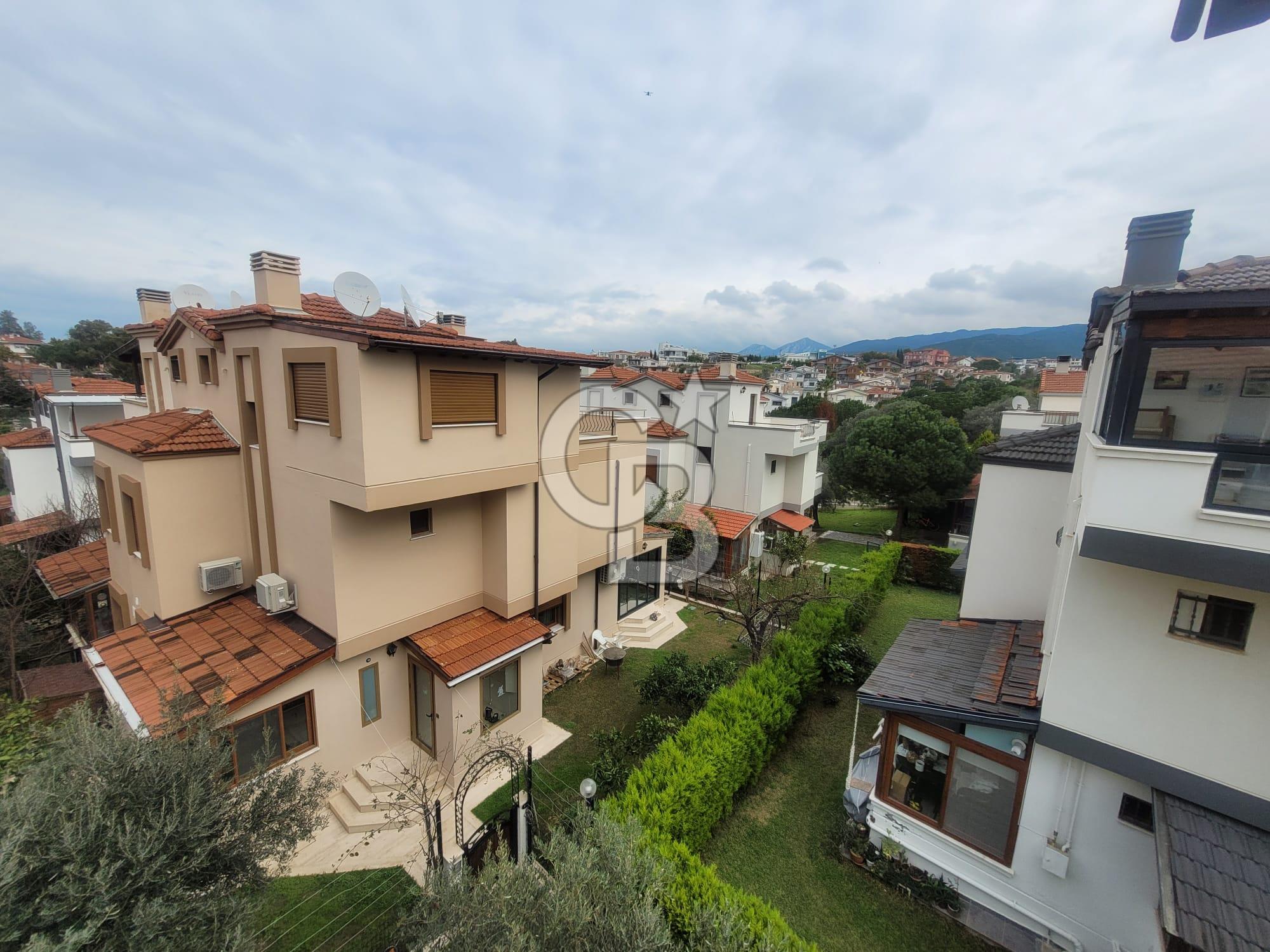 Museland-Kahramandere Çağdaş Sitesi 4+1 Tripleks Havuzlu Villa