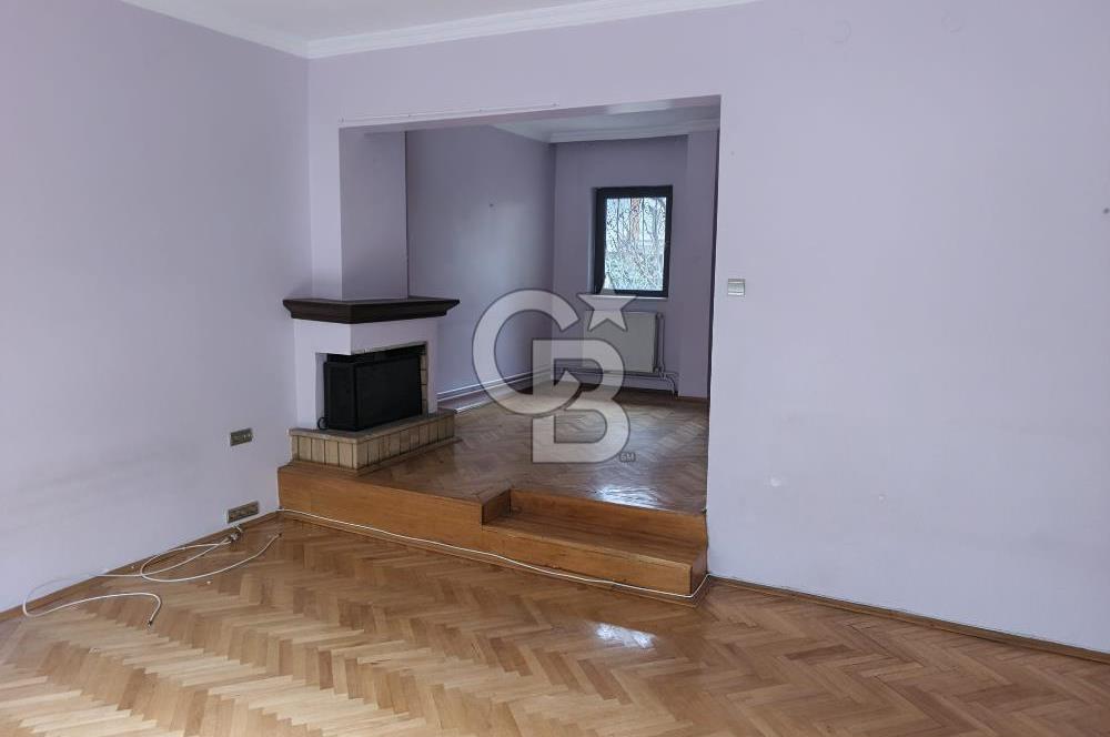 BARIŞ SİTESİNDE KİRALIK 6+1 TRİPLEKS VİLLA