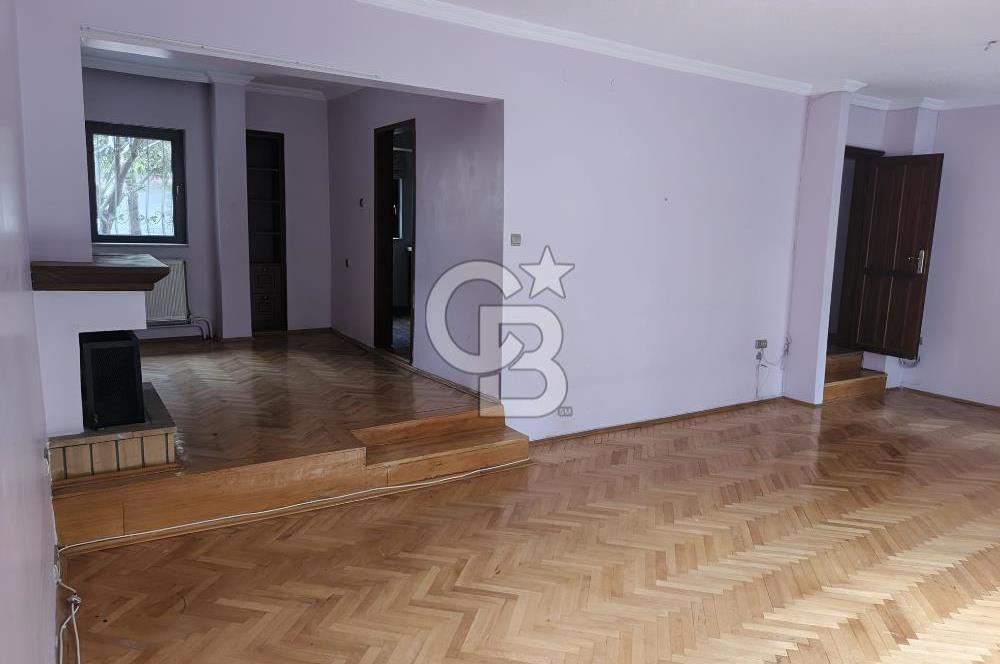 BARIŞ SİTESİNDE KİRALIK 6+1 TRİPLEKS VİLLA