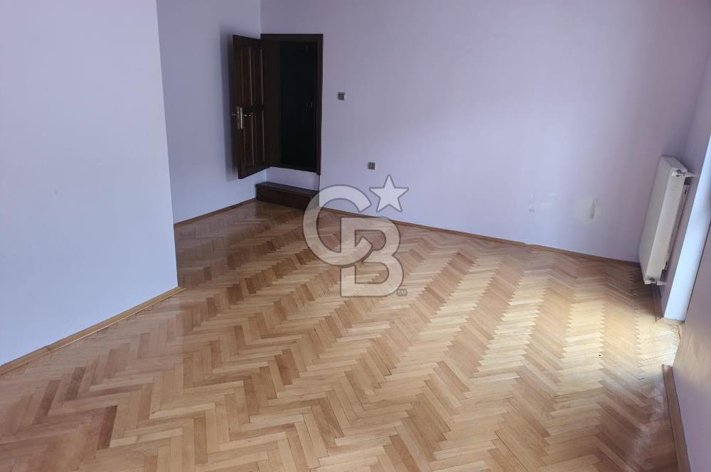 BARIŞ SİTESİNDE KİRALIK 6+1 TRİPLEKS VİLLA