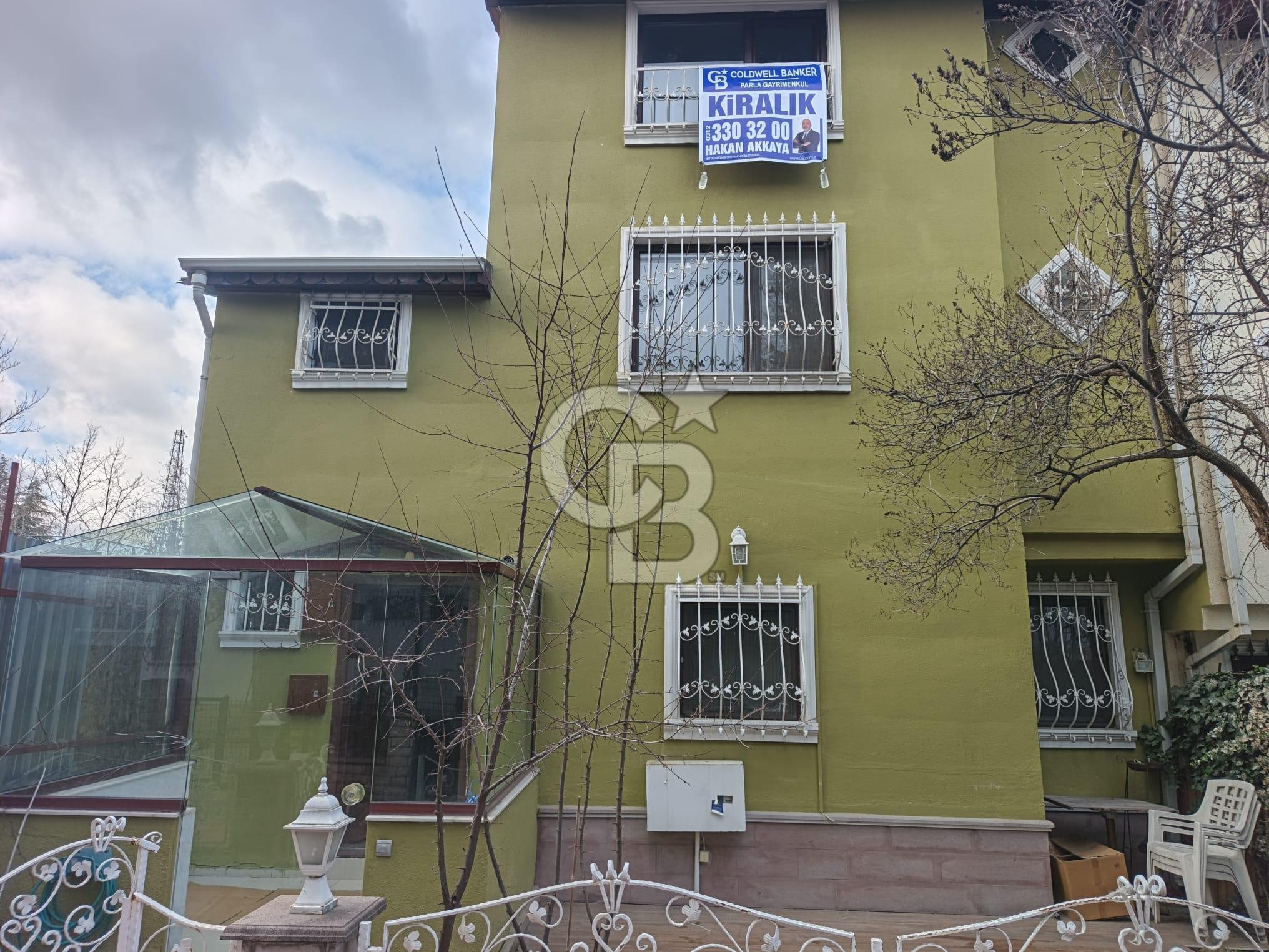 BARIŞ SİTESİNDE KİRALIK 6+1 TRİPLEKS VİLLA