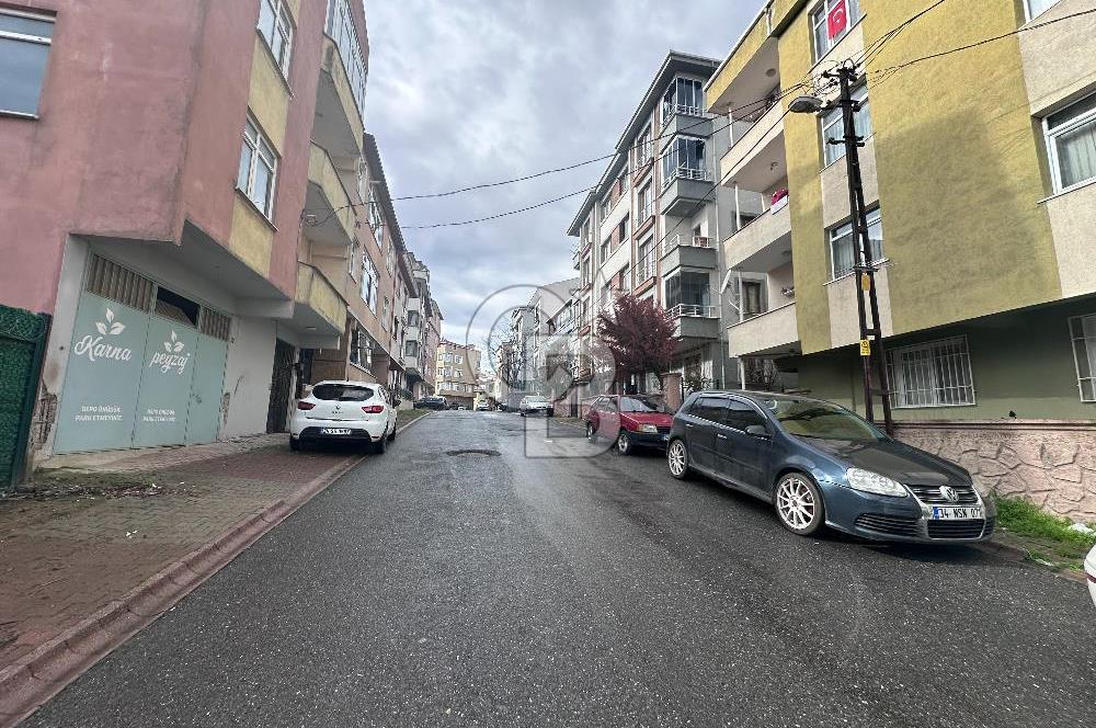 Ümraniyenin Merkezinde, Geniş Parselli ve Ferah Kullanım Alanlı