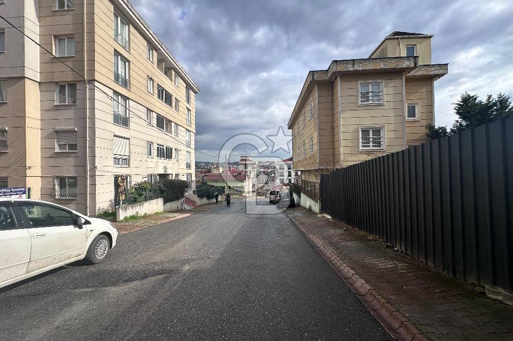 Ümraniyenin Merkezinde, Geniş Parselli ve Ferah Kullanım Alanlı