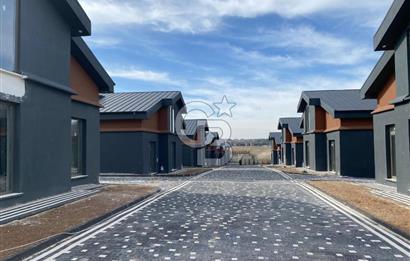 GÖLBAŞI HACILAR BULVARI ÜZERİ MÜSTAKİL BAHÇELİ 5+1 SATILIK VİLLA