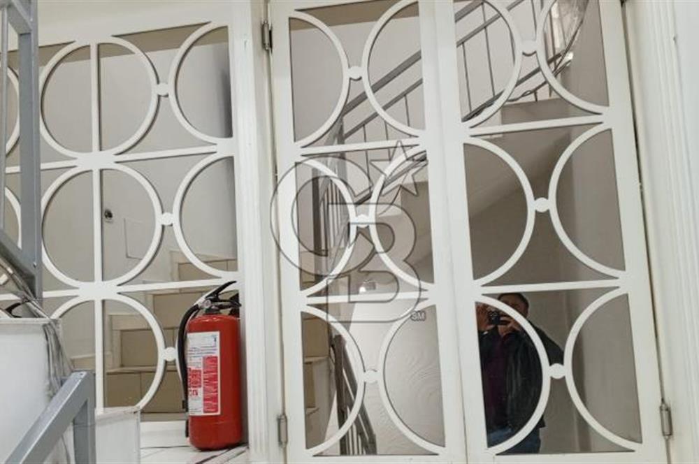Kemeraltı Hisarönünde Satılık 2 Katlı 240 m2 Mağaza