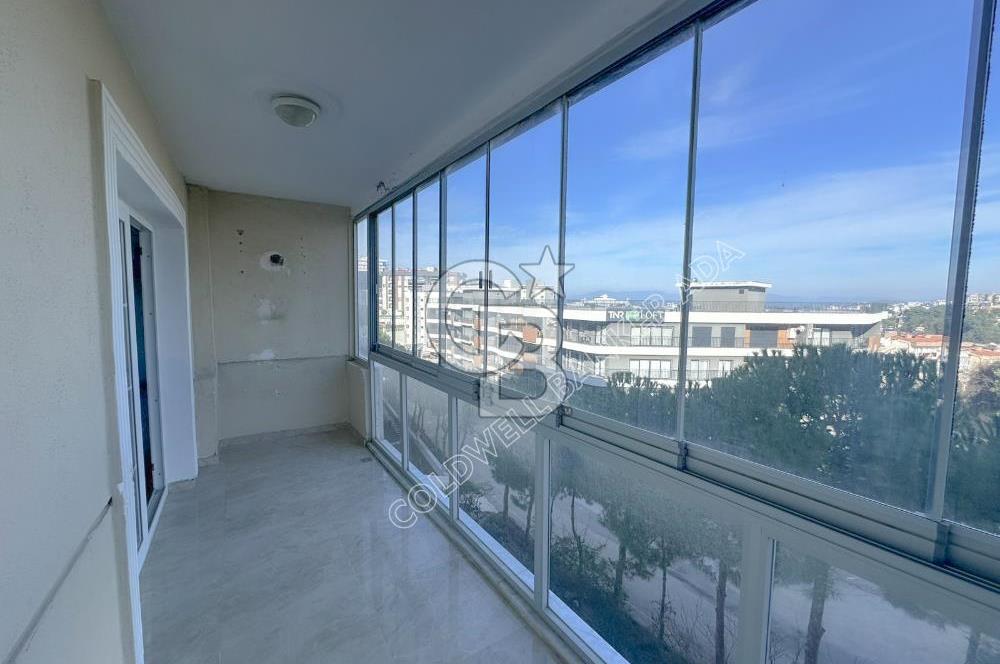 Emsallerinin Altında Kuşadası'nda Satılık Geniş Masrafsız 3+1 Daire