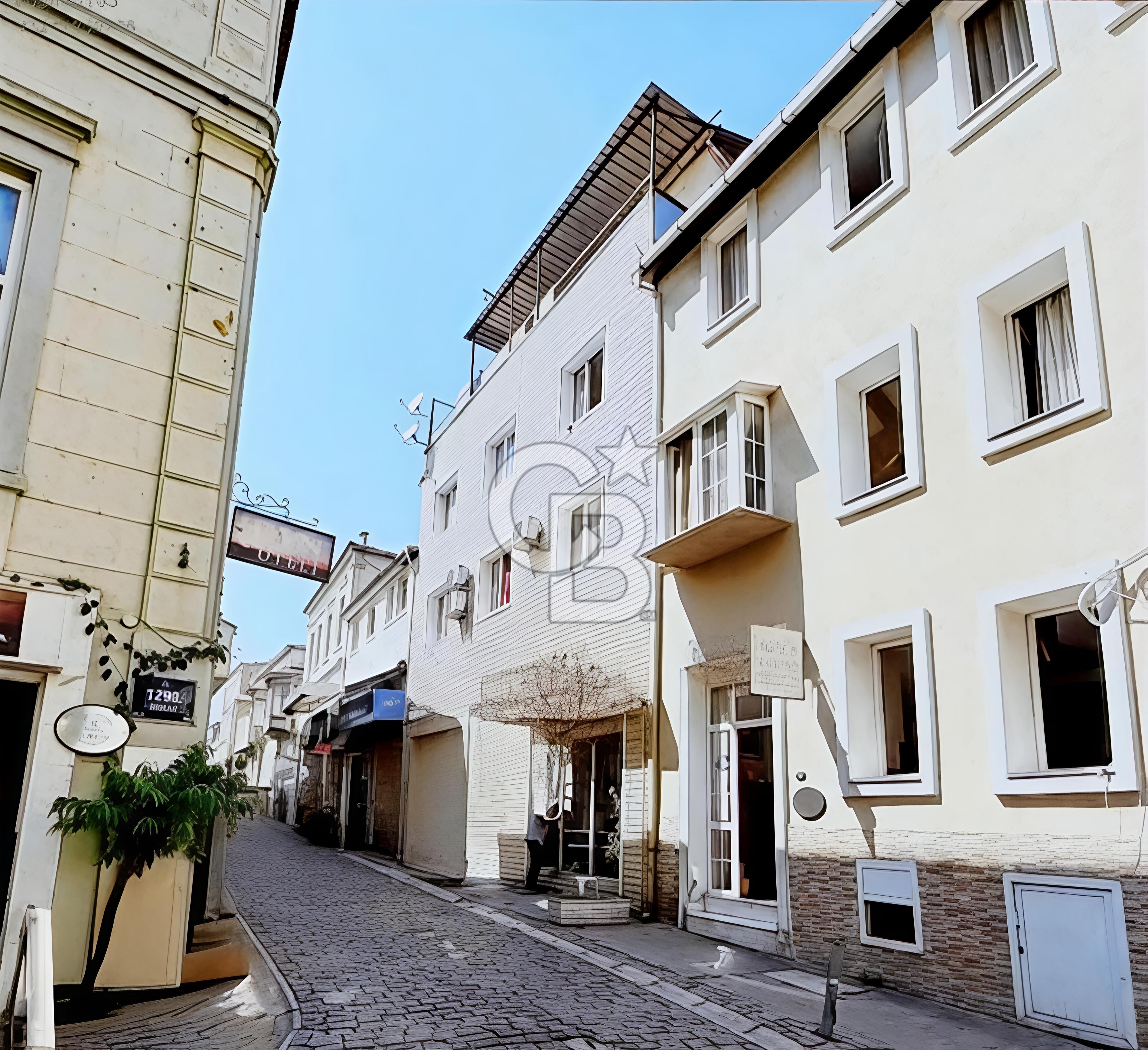 KONAK BASMANE TARİHİ OTELLER SOKAĞINDA SATILIK OTEL