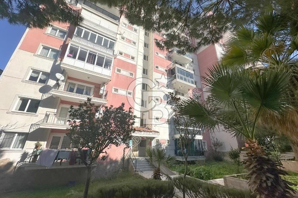 Emsallerinin Altında Kuşadası'nda Satılık Geniş Masrafsız 3+1 Daire