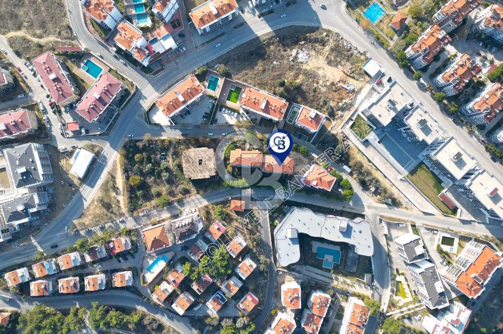 Emsallerinin Altında Kuşadası'nda Satılık Geniş Masrafsız 3+1 Daire