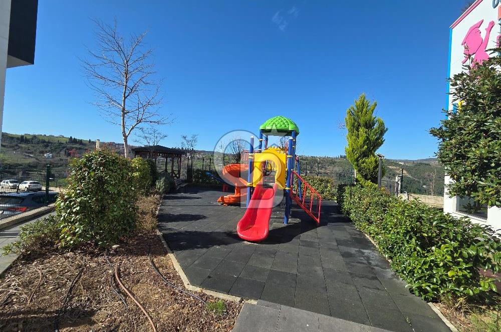 VADİ İZMİT'TE MÜSTAKİL TADINDA HAVUZ MANZARALI 2+1 SATILIK DAİRE