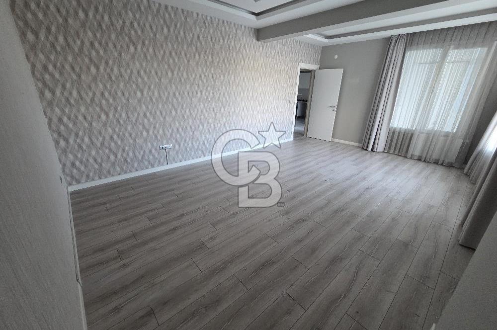 VADİ İZMİT'TE MÜSTAKİL TADINDA HAVUZ MANZARALI 2+1 SATILIK DAİRE