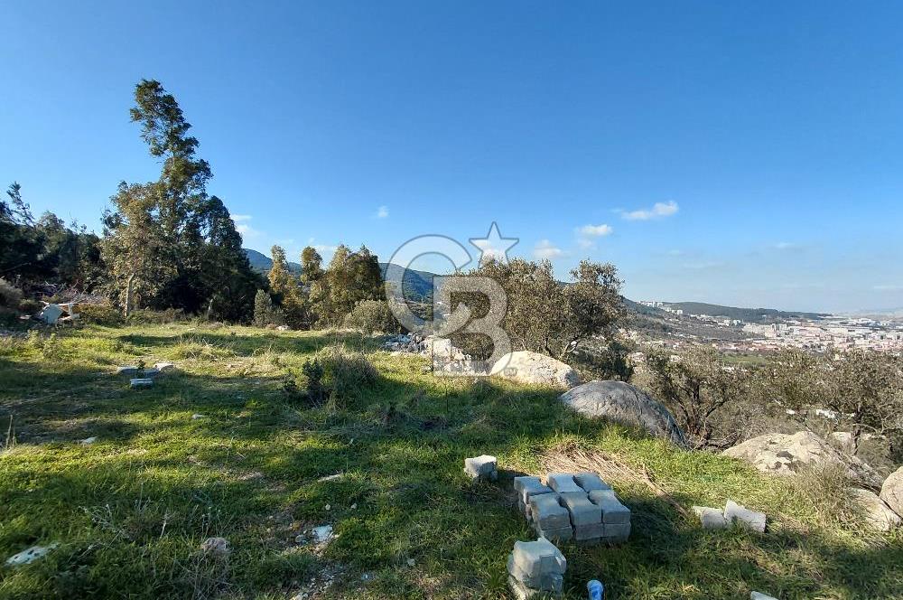 Gaziemir Yeşil Mahalle’de Yolu Olan Önü Açık Manzaralı Parsel