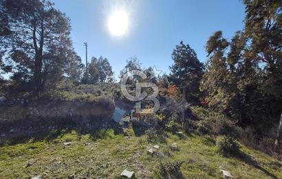 Gaziemir Yeşil Mahalle’de Yolu Olan Önü Açık Manzaralı Parsel