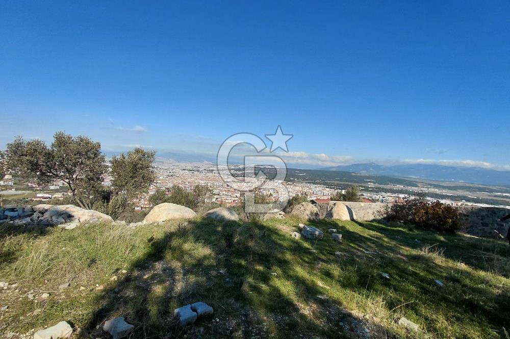 Gaziemir Yeşil Mahalle’de Yolu Olan Önü Açık Manzaralı Parsel