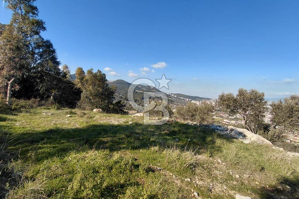 Gaziemir Yeşil Mahalle’de Yolu Olan Önü Açık Manzaralı Parsel