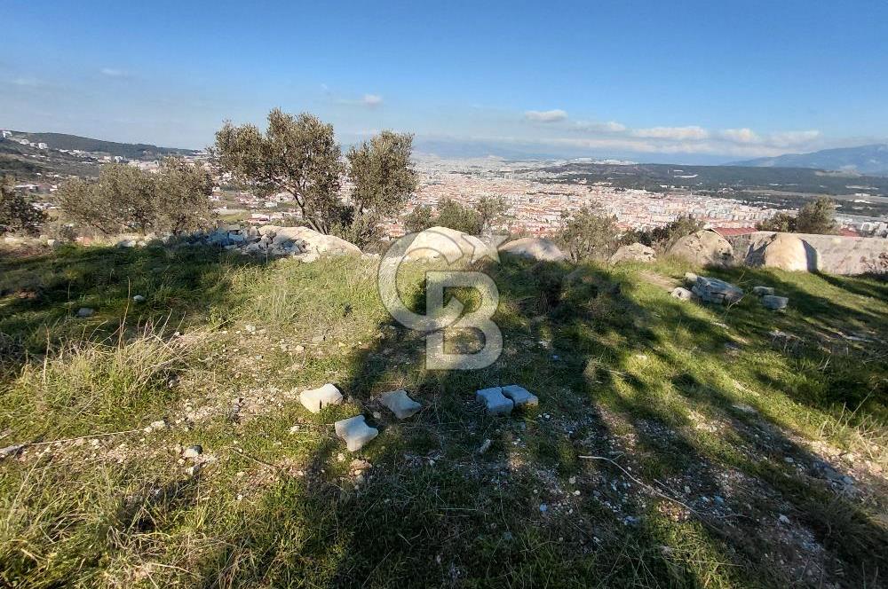 Gaziemir Yeşil Mahalle’de Yolu Olan Önü Açık Manzaralı Parsel