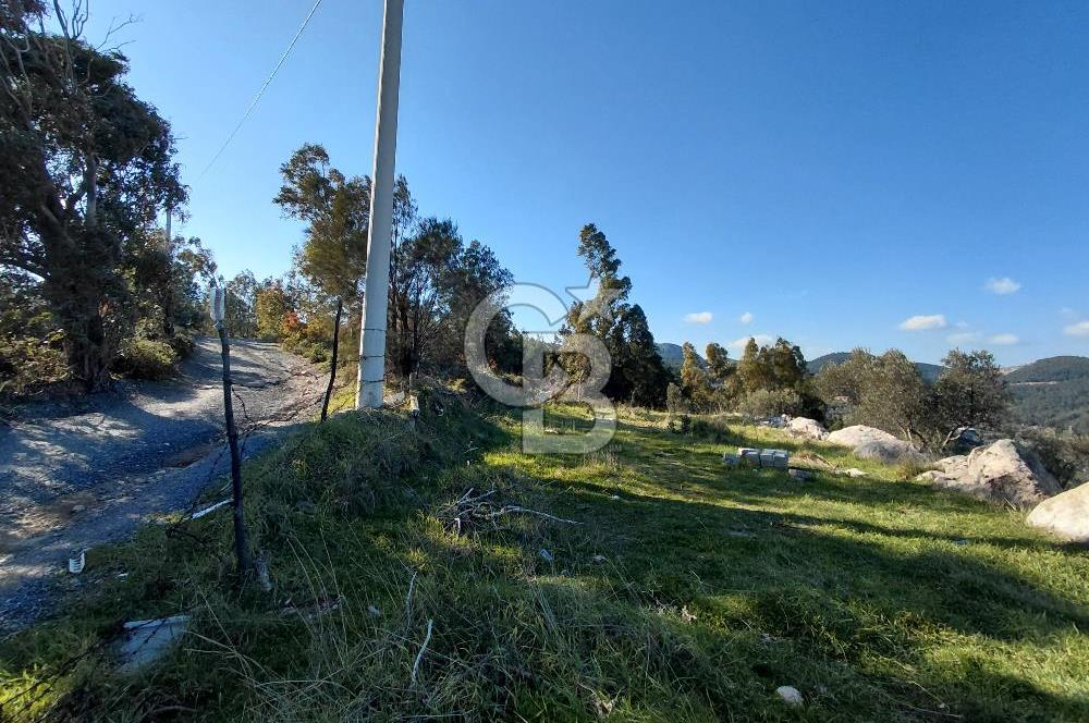 Gaziemir Yeşil Mahalle’de Yolu Olan Önü Açık Manzaralı Parsel