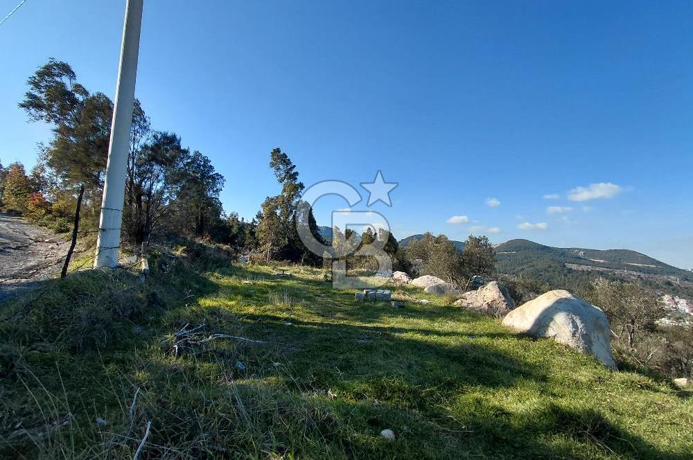 Gaziemir Yeşil Mahalle’de Yolu Olan Önü Açık Manzaralı Parsel