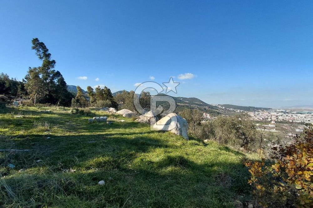 Gaziemir Yeşil Mahalle’de Yolu Olan Önü Açık Manzaralı Parsel