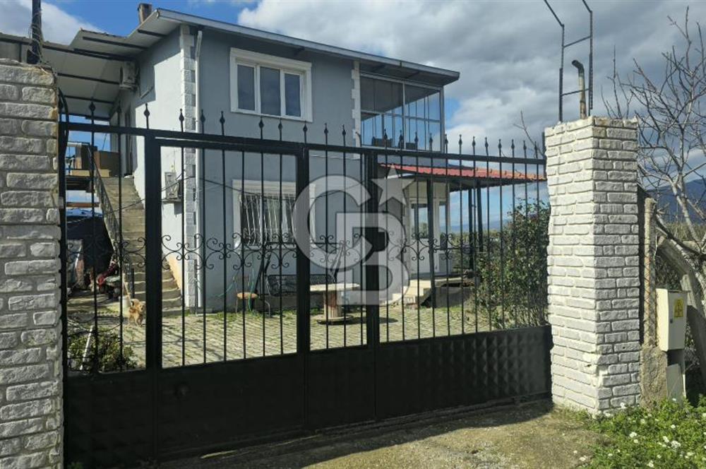 Kemalpaşa Ören’de Satılık Besi Damlı Çiftlik Evi