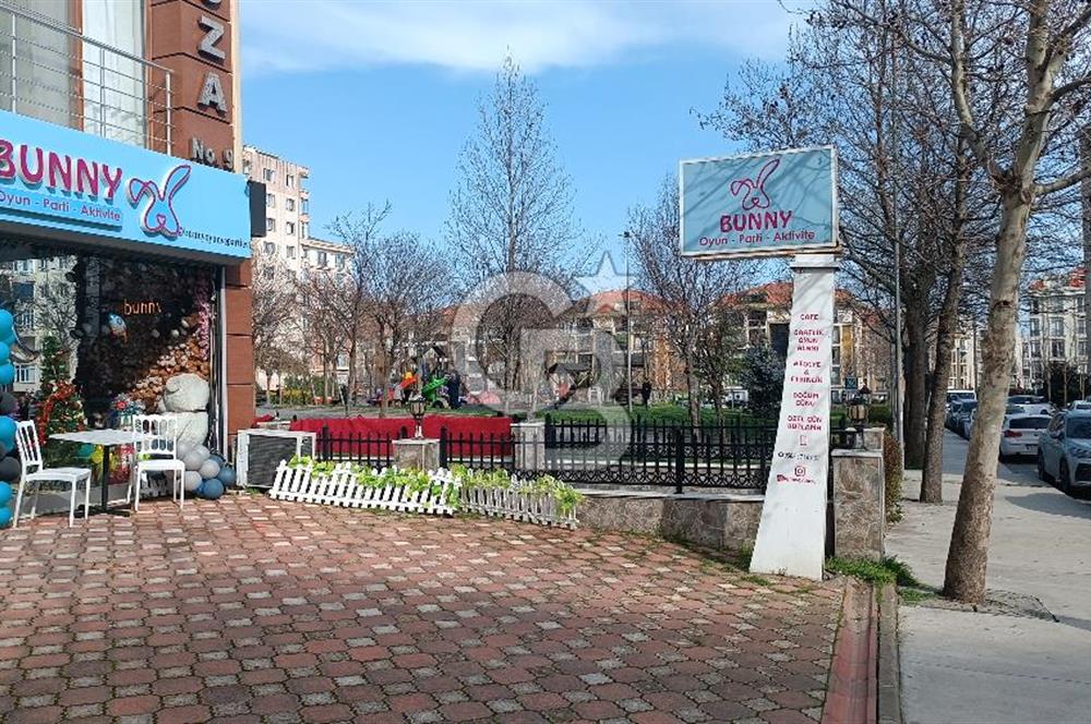 Adnan Kahveci mahallesi Esentepe caddesinde 125m2 Satılık Dükkan